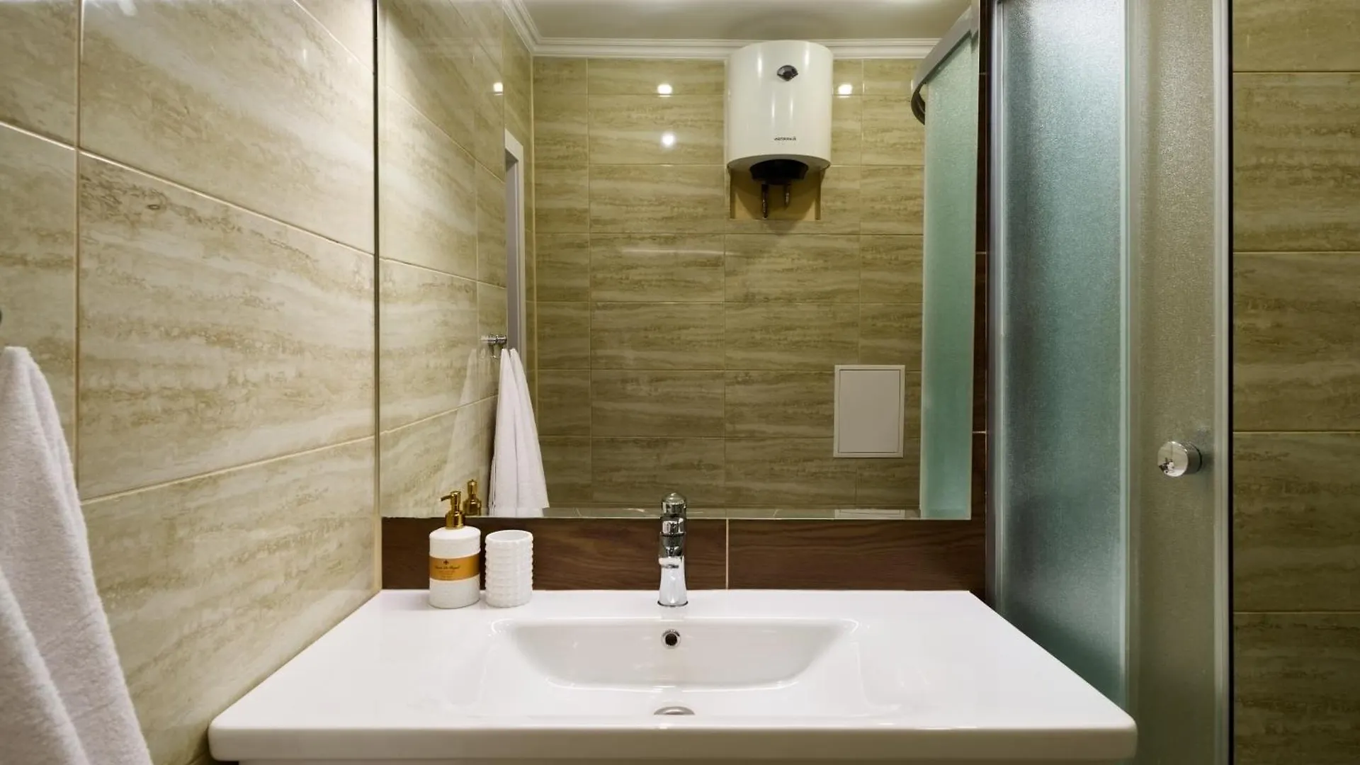 Сozy Kiev Apartment Str Chernovola Kijev