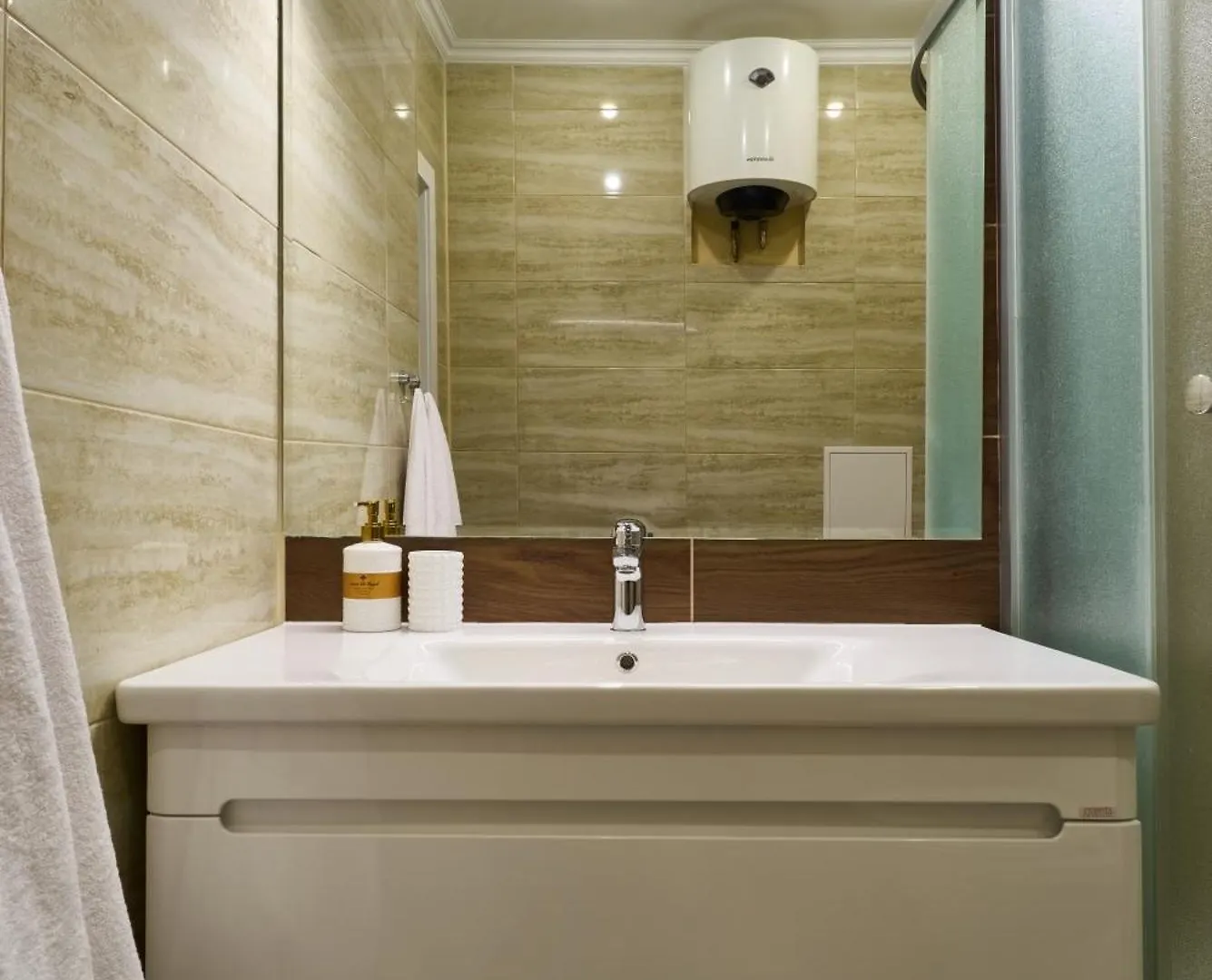 Сozy Kiev Apartment Str Chernovola